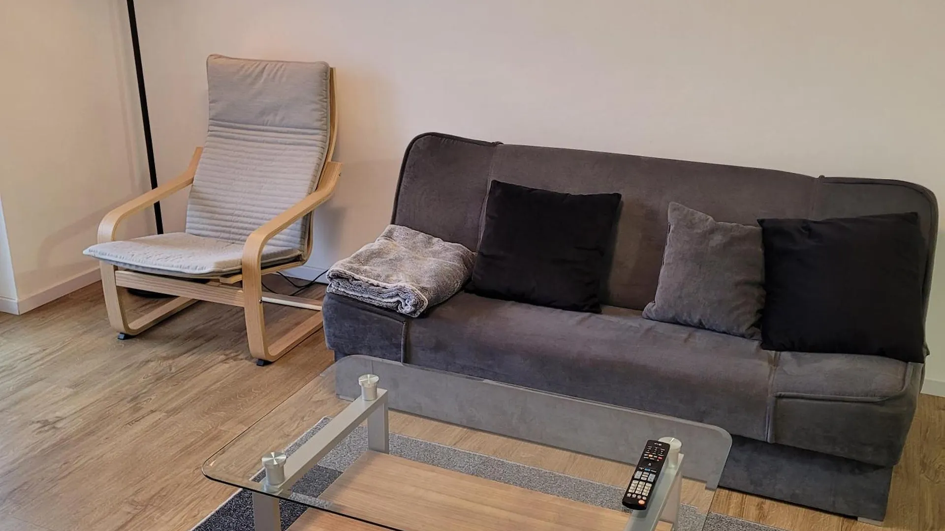 Schoene, Gemuetliche Moeblierte 2 Zi Wohnung In Rgb Regensburg